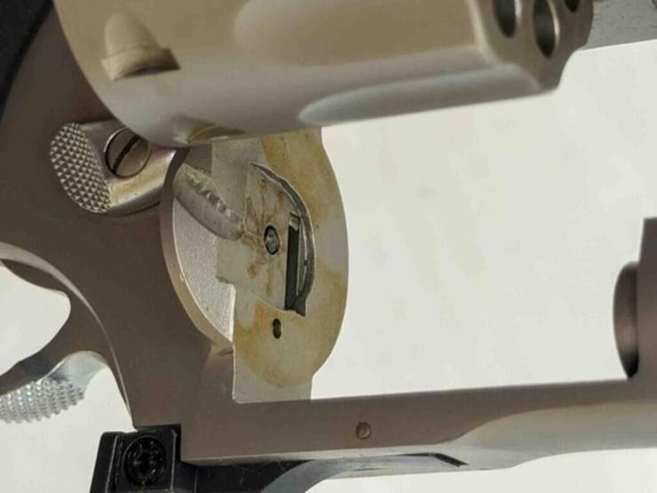 taurus-tracker-22mag-revolver-image-19