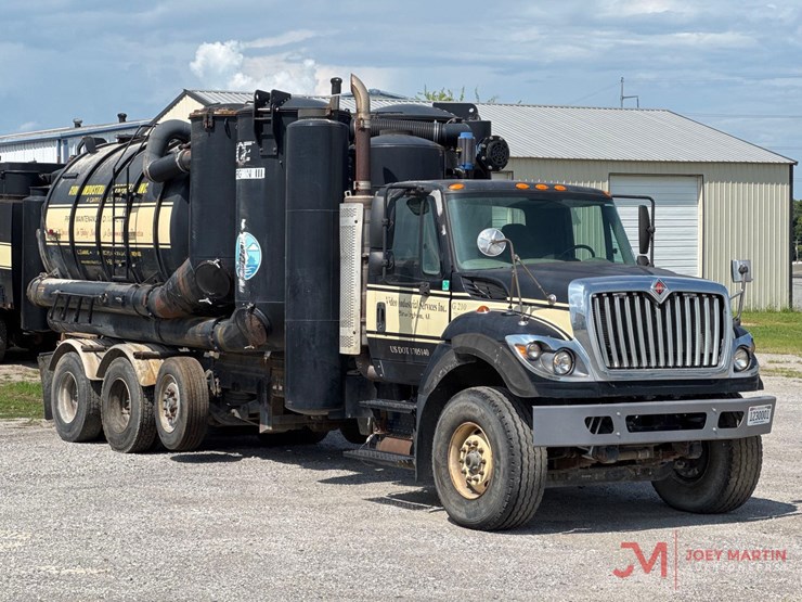 2011-international-7600-image-1
