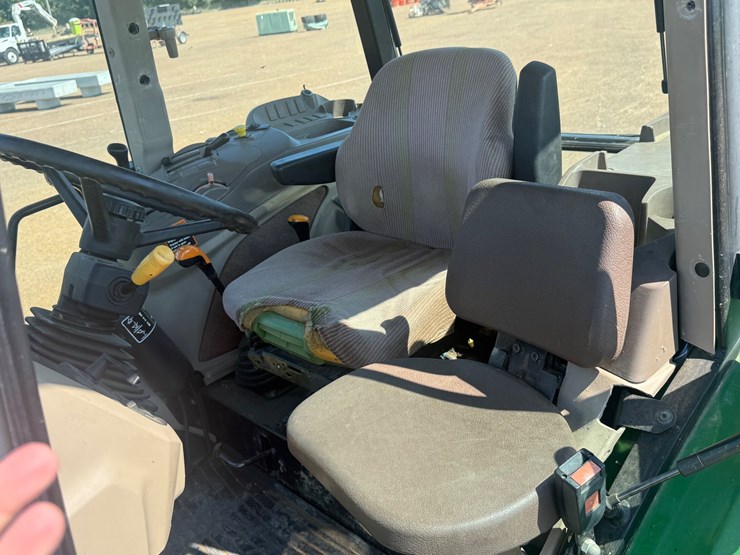 john-deere-6105d-image-26