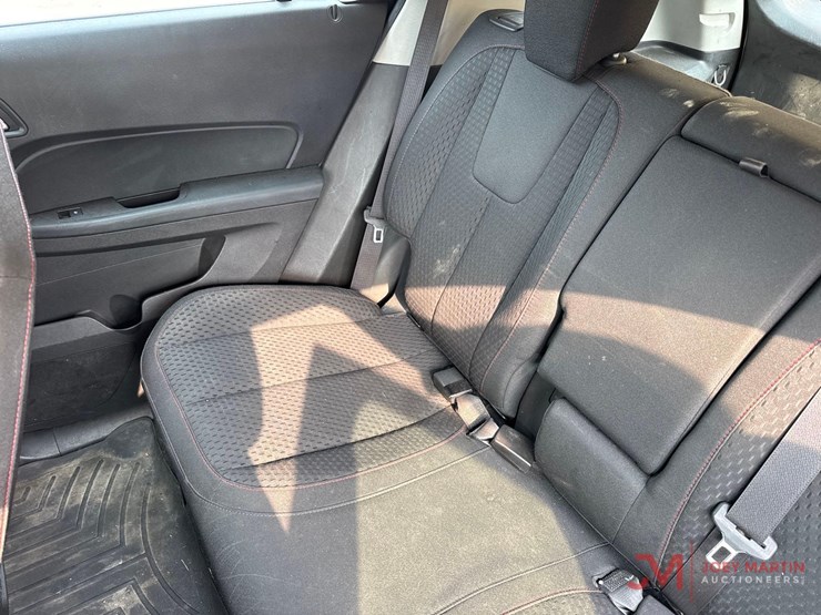 2015-chevrolet-equinox-image-19
