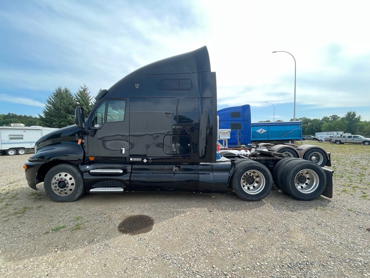 1999-kenworth-t2000-image-3
