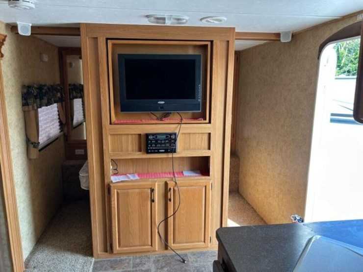 2010-keystone-laredo-28rbs-t/a-travel-trailer-4ydt-image-46