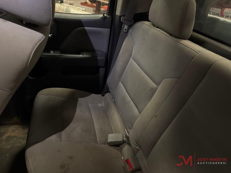 2015-chevrolet-silverado-2500-image-24