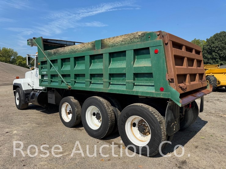 2001-mack-690s-image-3