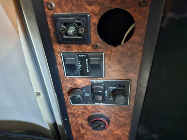 2008-kenworth-t800-image-29
