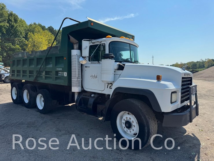 2001-mack-690s-image-5