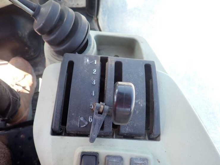 john-deere-3520-image-22