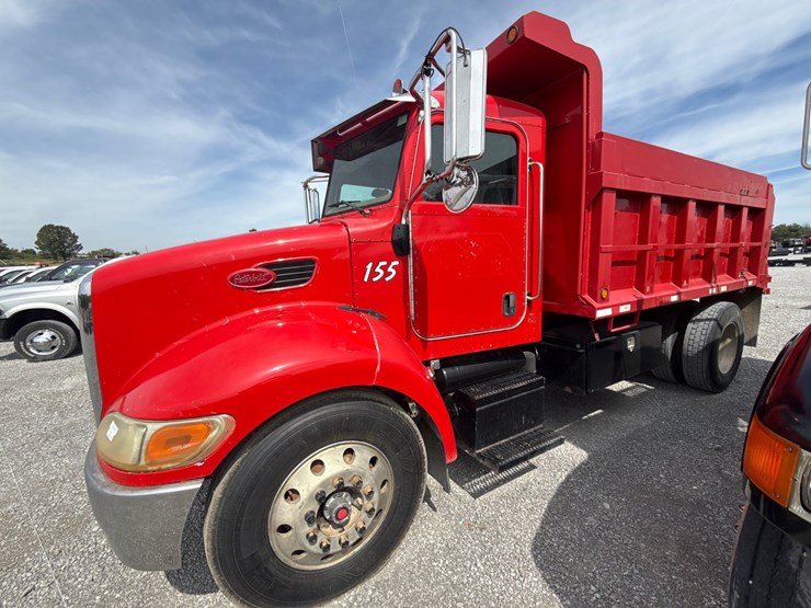 2005-peterbilt-335-image-9