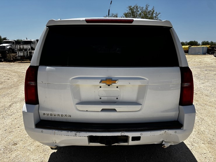 2017-chevrolet-suburban-image-5