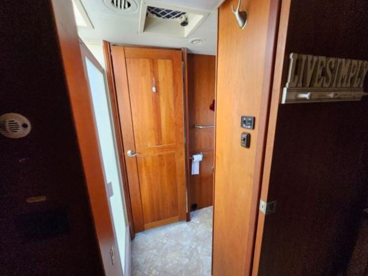 2006-allegro-bus-class-a-motorhome-400abus0d6j0072-image-54