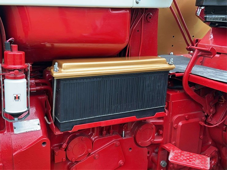 1970-1026-farmall-hydro-row-crop-golden-demonstrator-image-37