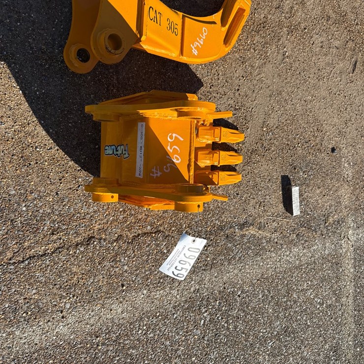 #9659 • Cat 305 Backhoe Bucket 12”