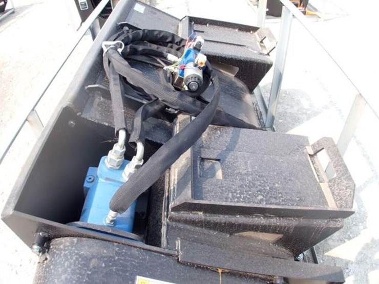 unused-greatbear-skid-steer-bucket-.4-cy-mixer-image-13