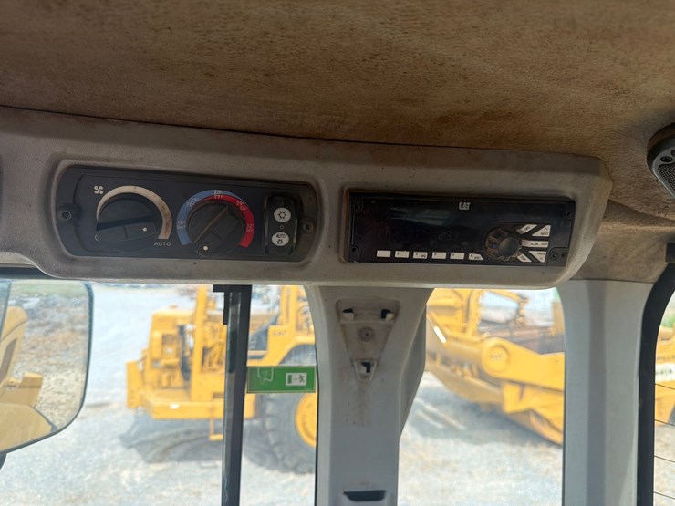 2015-caterpillar-924k-image-18