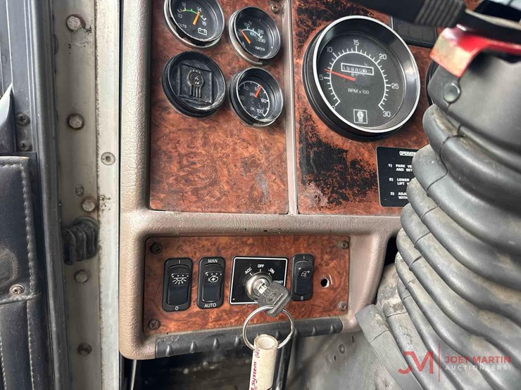 2003-kenworth-t800-image-38