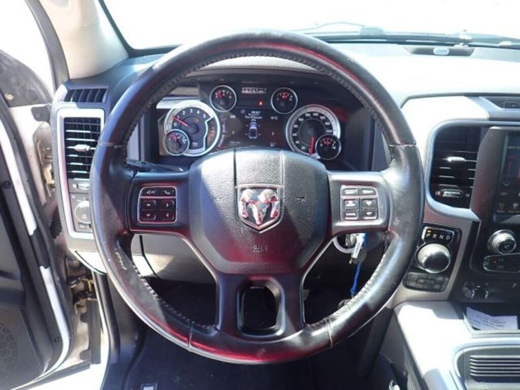 2016-dodge-1500-image-14
