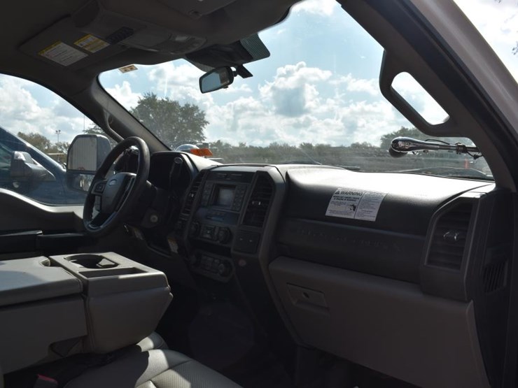 2020-ford-f550-image-9