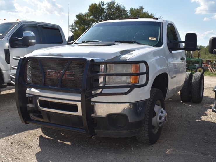 2012-gmc-3500-image-1