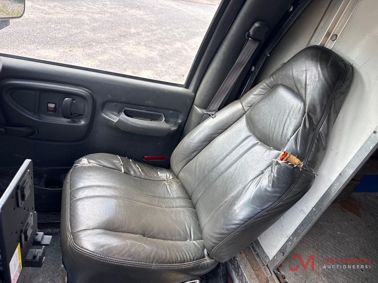2008chevrolet-c4500-box-truck-image-24
