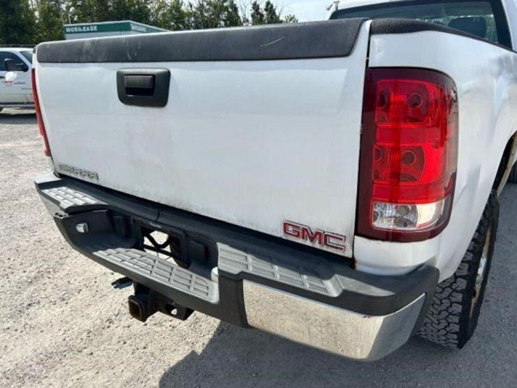 2014-gmc-sierra-3500-image-57