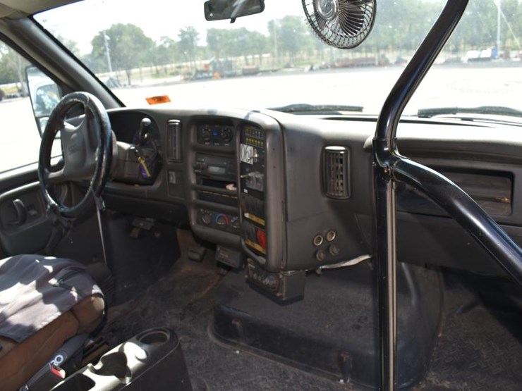 2006-chevrolet-c5500-kodiak-bus-w/-lbz-duramax-diesel-engine-(new-tires)-(v-image-11