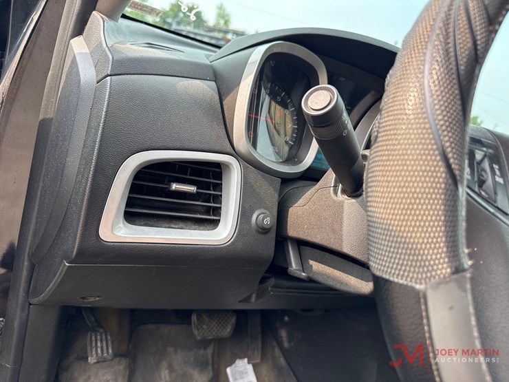 2015-chevrolet-equinox-image-29