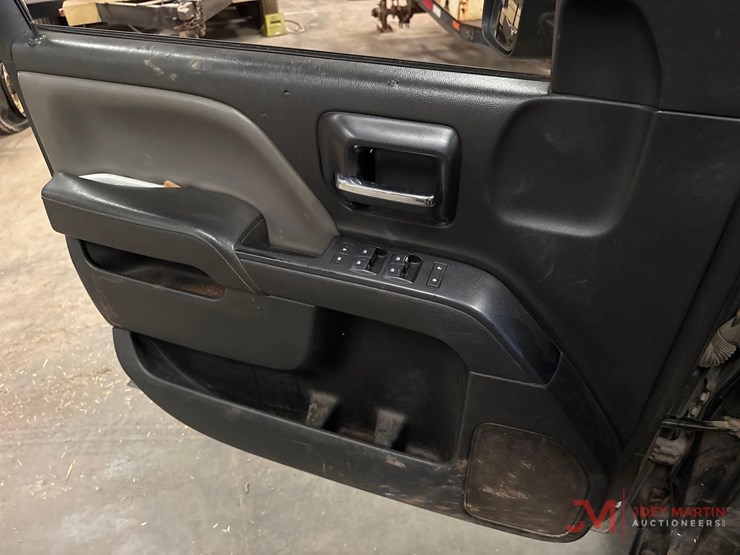 2015-chevrolet-silverado-2500-image-39