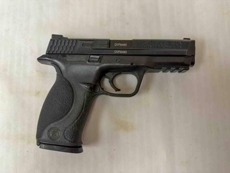 smith-&-wesson-m&p40-40cal-pistol-image-4