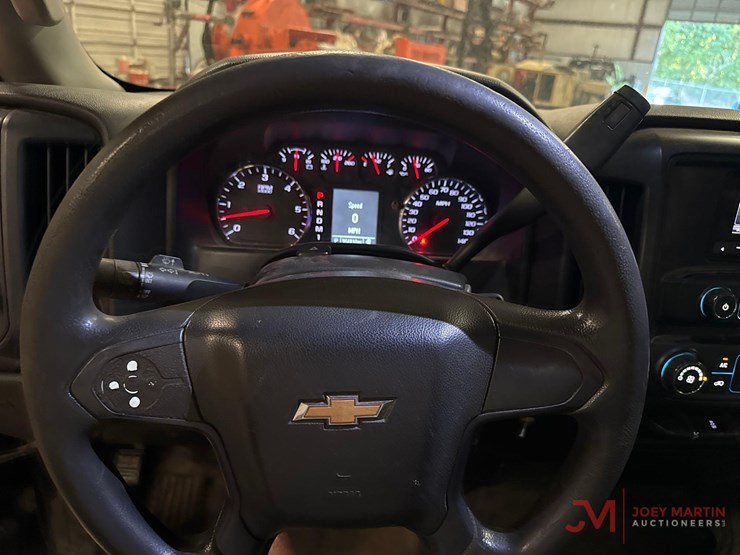 2015-chevrolet-silverado-2500-image-34