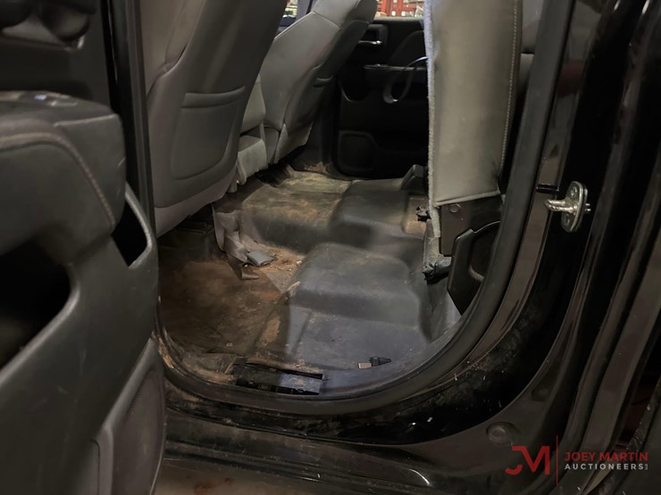 2015-chevrolet-silverado-2500-image-23