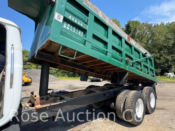 1993-mack-rd690s-image-8