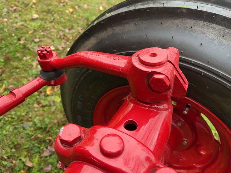 1970-656-farmall-hydro-diesel-row-crop-golden-demonstrator-image-18