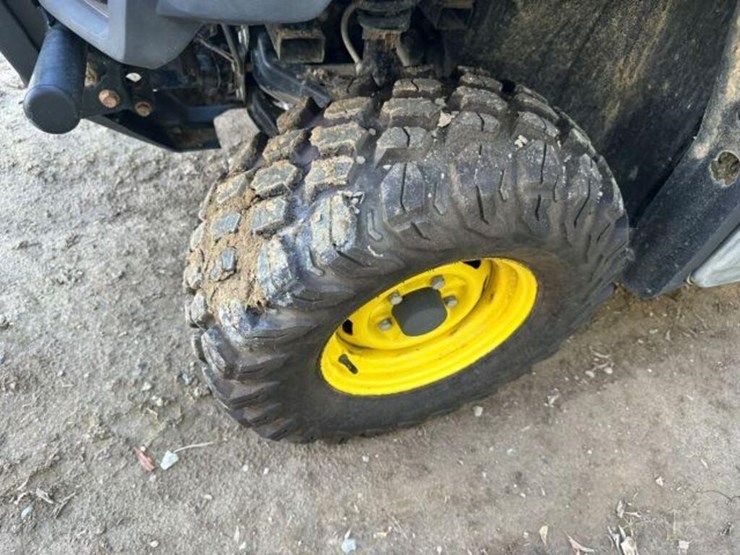 2020-john-deere-gator-image-24