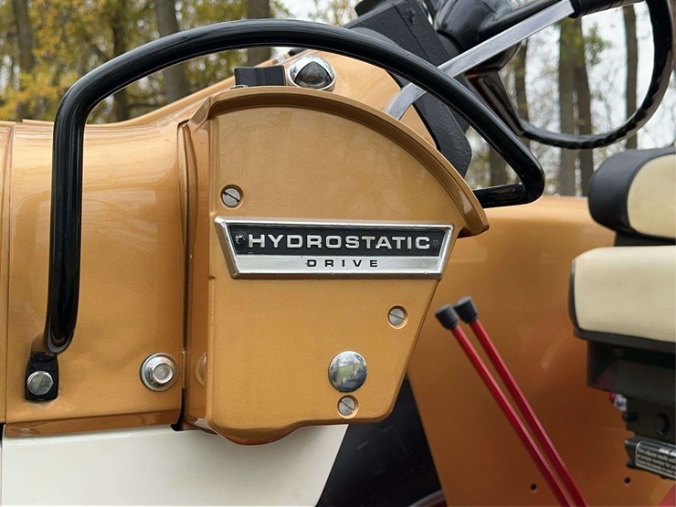 1970-1026-farmall-hydro-row-crop-golden-demonstrator-image-40
