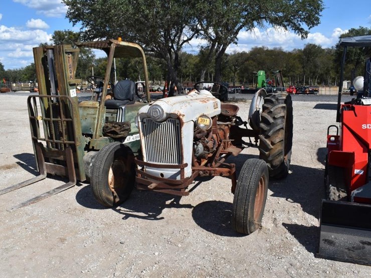 ford-tractor-image-1