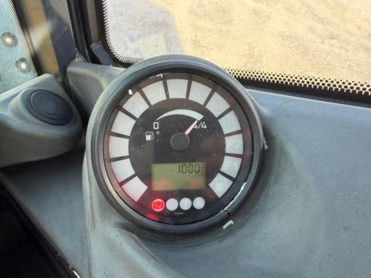 2020-deere-204l-image-8