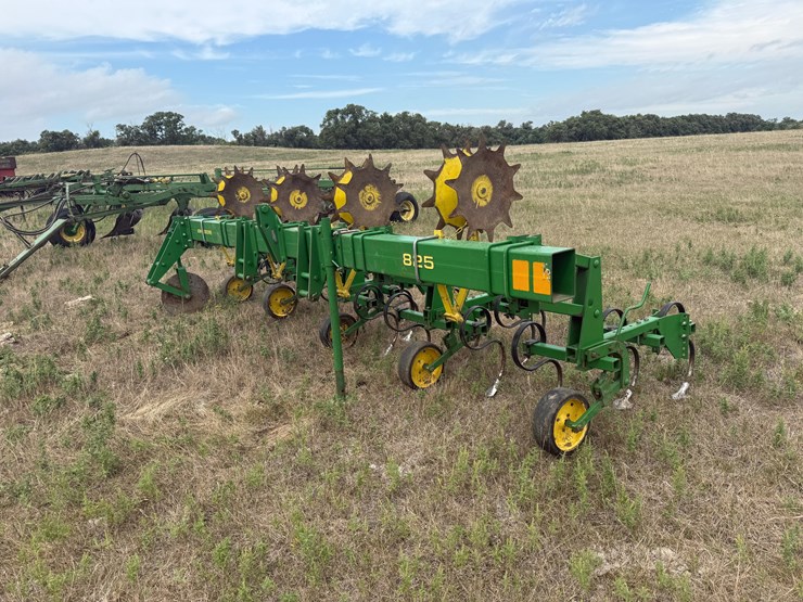 john-deere-825-image-6
