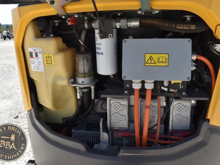 2022-volvo-ecr25-electric-image-49