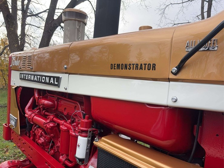 1970-1456-farmall-row-crop-mfwa-golden-demonstrator-image-25