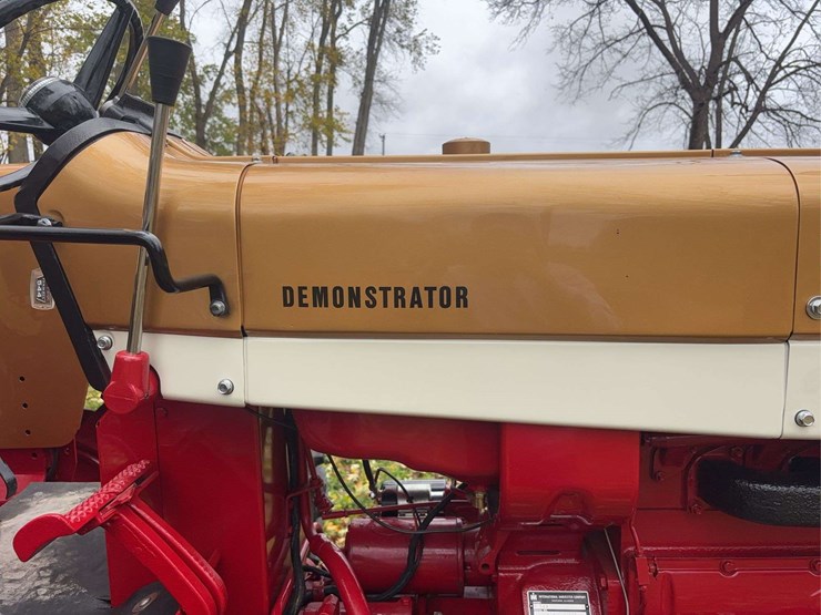 1970-farmall-544-hydro-diesel-row-crop-golden-demonstrator-image-22