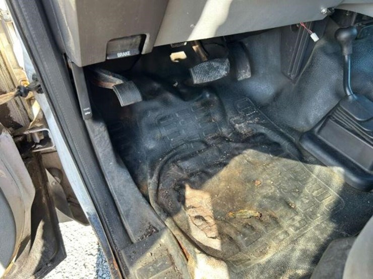 2012-ford-f550-xl-image-21
