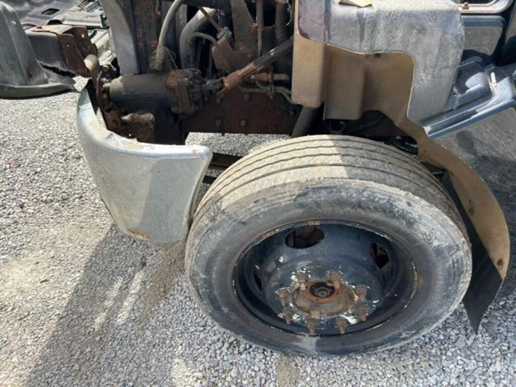 hino-185-image-30