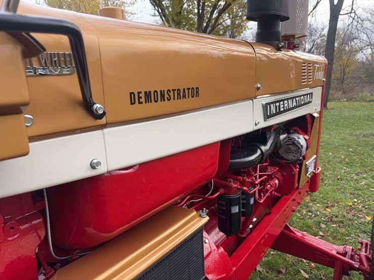 1970-1456-farmall-row-crop-mfwa-golden-demonstrator-image-20