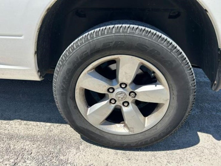 2019-ram-1500-slt-image-43