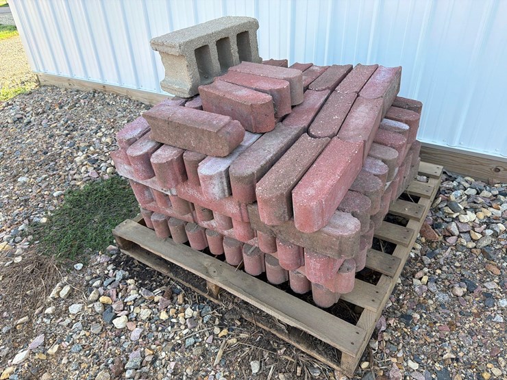 pallet-of-landscape-pavers-image-2