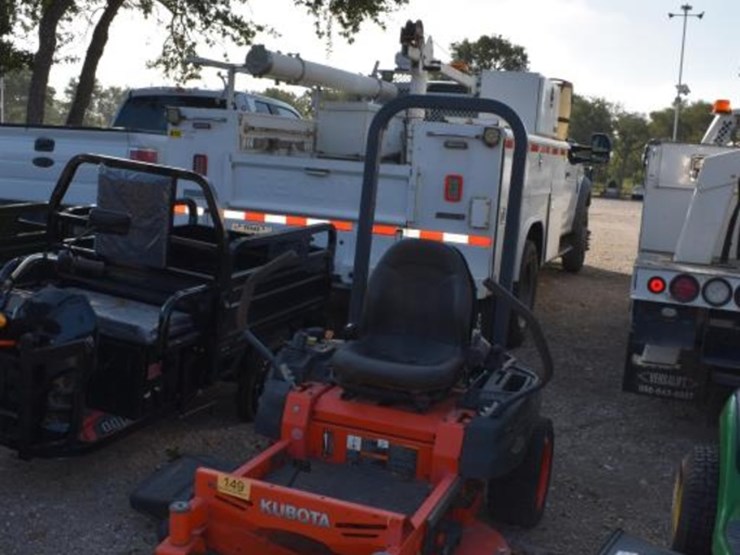 "kubota-zero-turn-mower-(serial-#-23955)-(showing-appx-206-hours,-up-to-the-image-1
