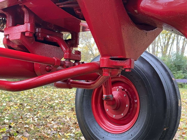1970-1026-farmall-hydro-row-crop-golden-demonstrator-image-44