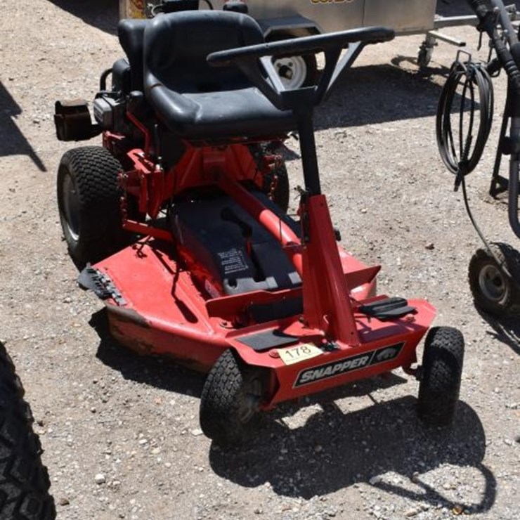 SNAPPER RIDING MOWER (SERIAL # 2015093677) (K)