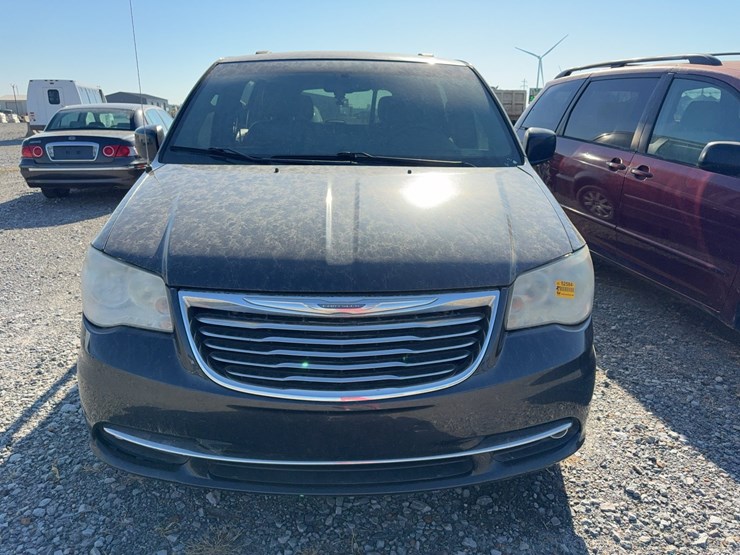 2014-chrysler-town-&-country-image-42