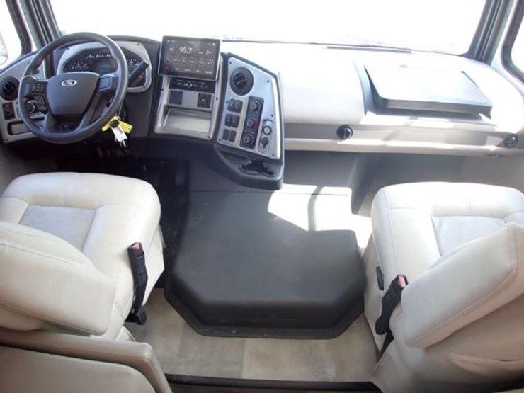2021-coachmen-pursuit-class-a-motorhome-1f64f5dn1m-image-63